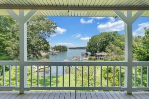 Huis, Meerdere bedden, bubbelbad (LAKE Kelly Kove) | Uitzicht vanuit de kamer