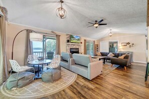 Hus, flere senger, spabadekar (LAKE Kelly Kove) | Oppholdsområde