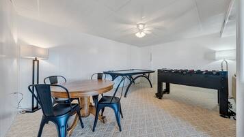House, Multiple Beds, Hot Tub (LAKE Breeze) | Game room