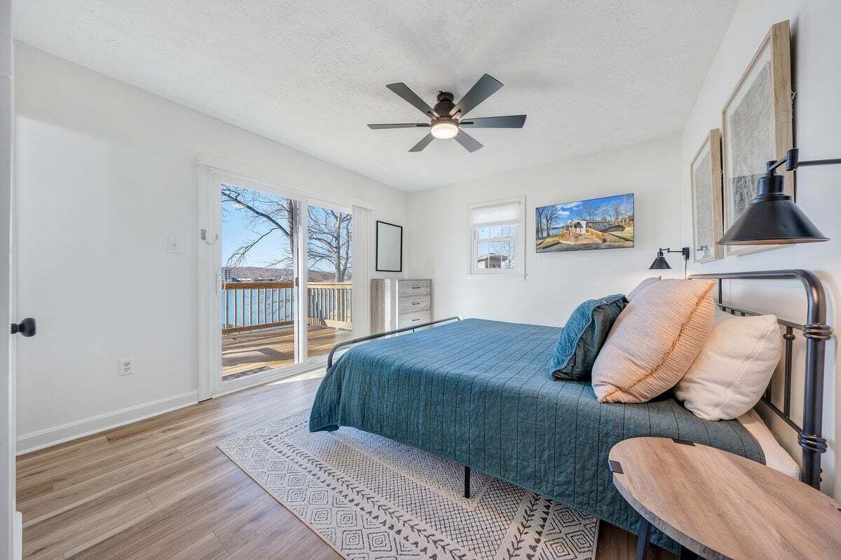 House, Multiple Beds, Hot Tub (LAKE Breeze)