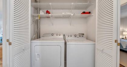 Lake Vibes - Pet Friendly Lakefront Condo!