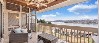 Lake Vibes - Pet Friendly Lakefront Condo!