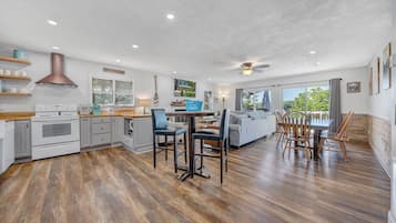 Huis, Meerdere bedden, bubbelbad (LAKEside Sunsets) | Privékeuken