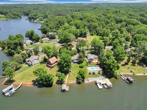 Exterior - Lakeside Sunsets - Private Dock, Hot Tub & Firepit (Moneta)
