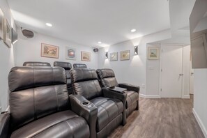 Interior - Lakeside Sunsets - Private Dock, Hot Tub & Firepit (Moneta)