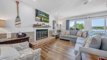 Rumah, Beberapa Tempat Tidur, hot tub (LAKEside Sunsets) | Area keluarga