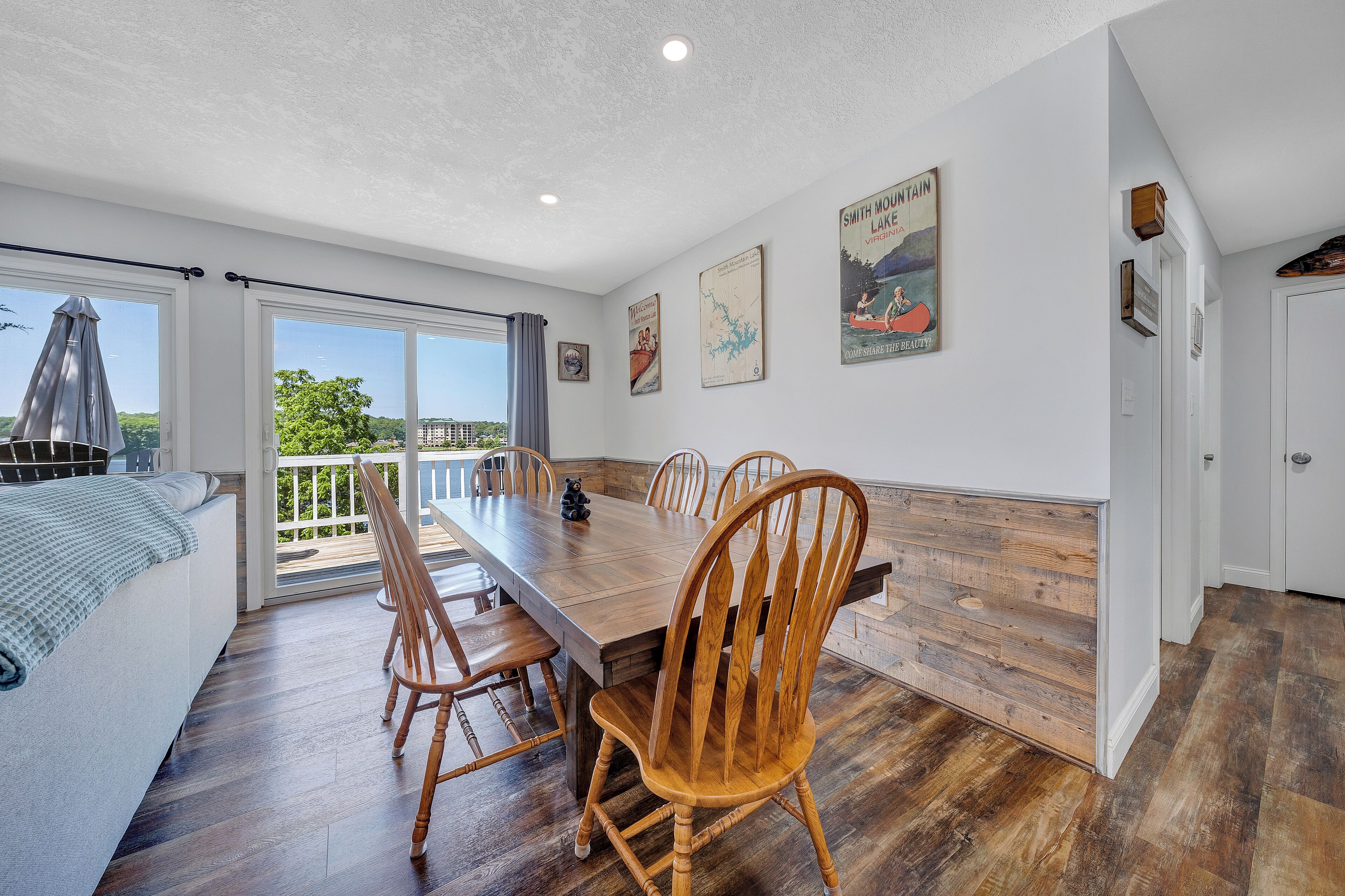 House, Multiple Beds, Hot Tub (LAKEside Sunsets) | 3 bedrooms, individually decorated, individually furnished, bed sheets