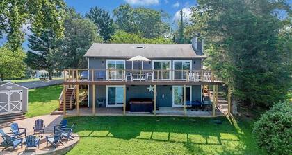 Lakeside Sunsets - Private Dock, Hot Tub & Firepit
