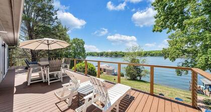 Lakeside Sunsets - Private Dock, Hot Tub & Firepit