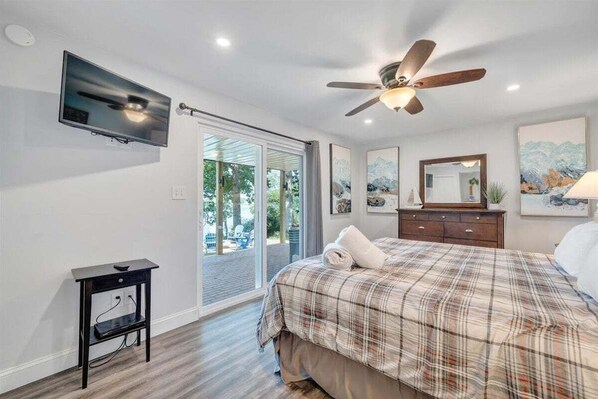 House, Multiple Beds, Hot Tub (LAKEside Sunsets) - Lakeside Sunsets - Private Dock, Hot Tub & Firepit (Moneta)