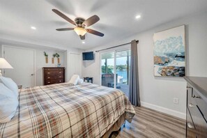 House, Multiple Beds, Hot Tub (LAKEside Sunsets) - Lakeside Sunsets - Private Dock, Hot Tub & Firepit (Moneta)