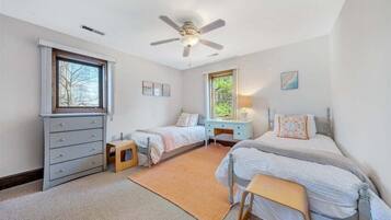 House, Multiple Beds, Patio (LAKE Pine Knob Point)