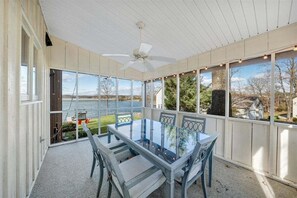 Huis, Meerdere bedden, terras (LAKE Pine Knob Point) | Buiten dineren