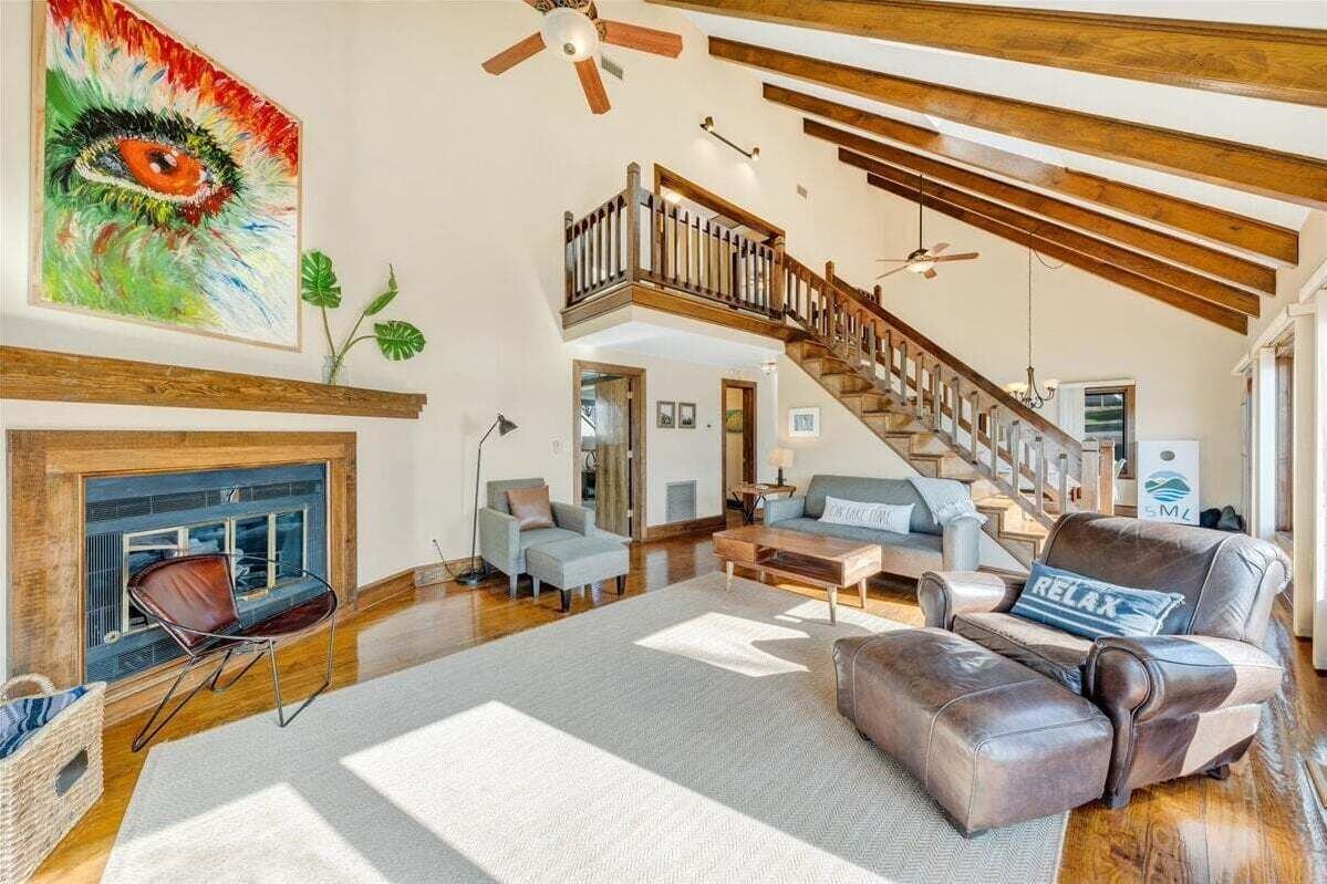 House, Multiple Beds, Patio (LAKE Pine Knob Point) | Living area