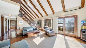 Rumah, Beberapa Tempat Tidur, patio (LAKE Pine Knob Point) | Area keluarga