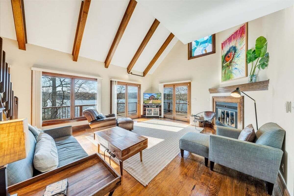 House, Multiple Beds, Patio (LAKE Pine Knob Point) | Living area