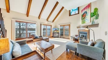 House, Multiple Beds, Patio (LAKE Pine Knob Point) | Living area