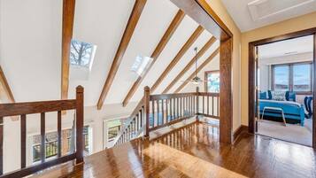 House, Multiple Beds, Patio (LAKE Pine Knob Point) | Interior