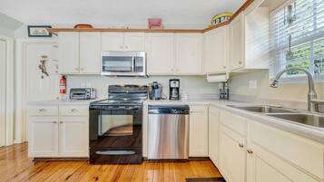 House, Multiple Beds, Kitchen (LAKE Cape Cottage) | Private kitchen