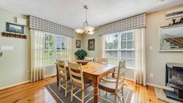 House, Multiple Beds, Kitchen (LAKE Cape Cottage)