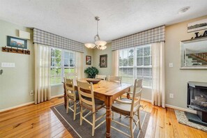 Room - Cape Cottage - Private Dock & Fire Pit (Moneta)