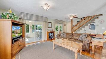 House, Multiple Beds, Kitchen (LAKE Cape Cottage) | Living area