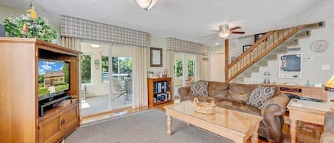 ハウス ベッド (複数台) キッチン (LAKE Cape Cottage) | リビング エリア