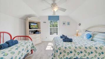 House, Multiple Beds, Kitchen (LAKE Cape Cottage)