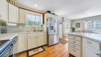 House, Multiple Beds, Kitchen (LAKE Cape Cottage) | Private kitchen