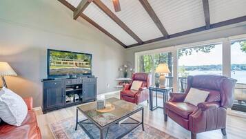 House, Multiple Beds, Balcony (LAKE Summer Breeze) | Living area