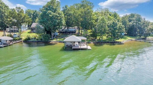 Summer Breeze - Lakefront w/ Private Dock!