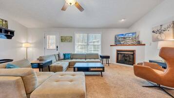 House, Multiple Beds, Patio (LAKE Whisper Haven) | Living area