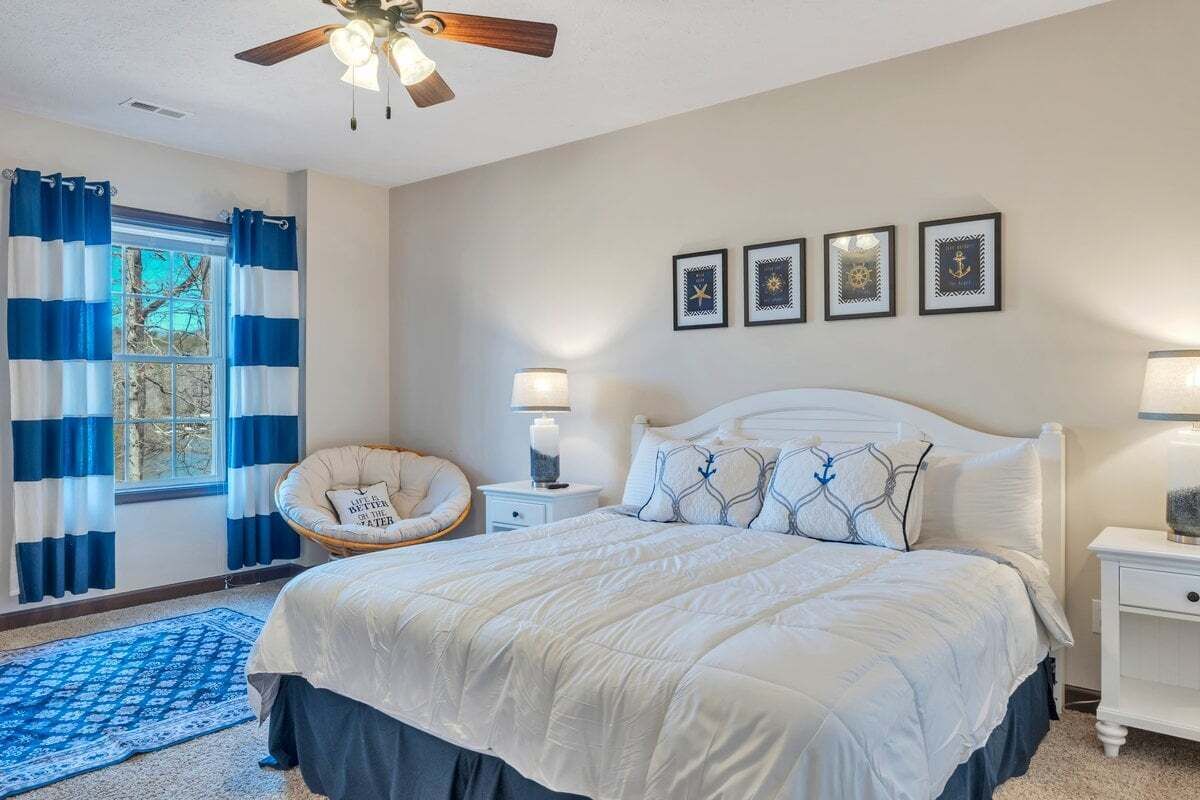 Nhà, nhiều giường, sân hiên (LAKE Whisper Haven)