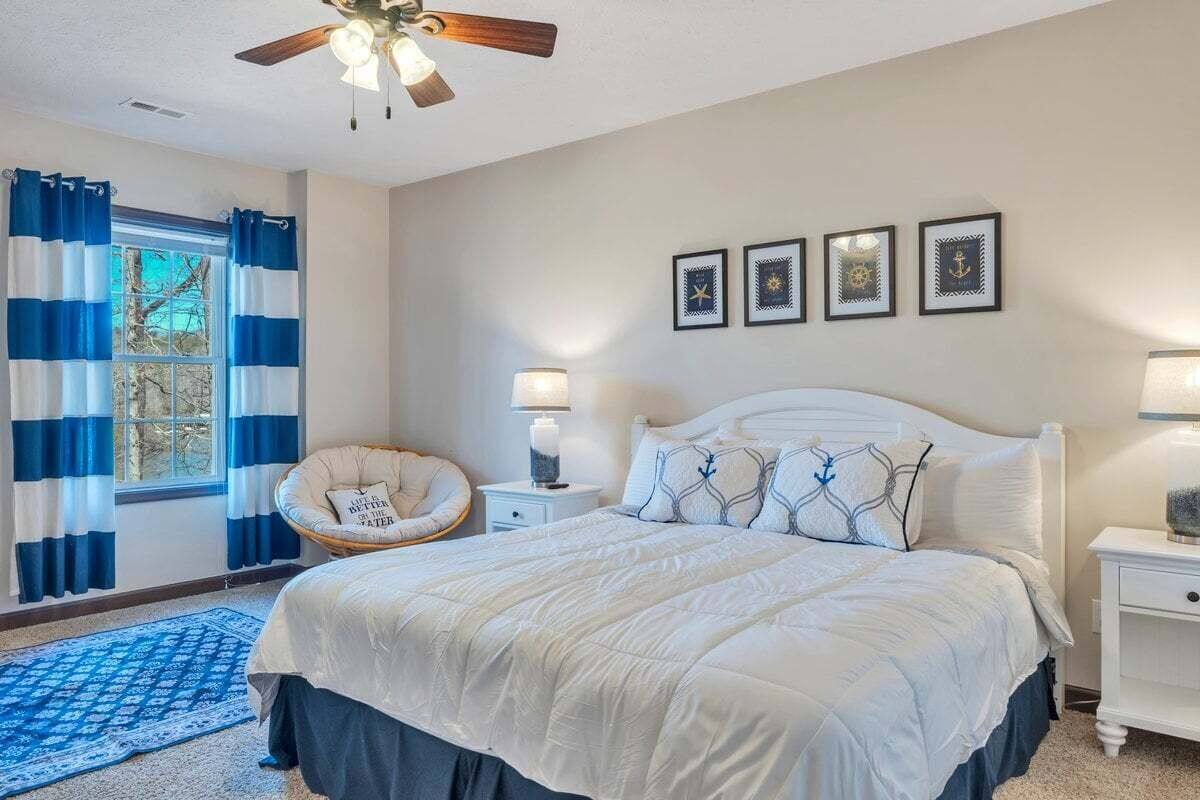 Nhà, nhiều giường, sân hiên (LAKE Whisper Haven)