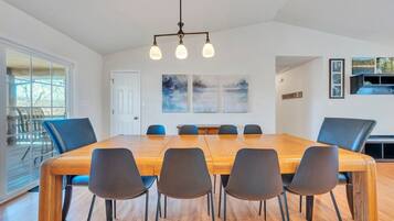 House, Multiple Beds, Patio (LAKE Whisper Haven)