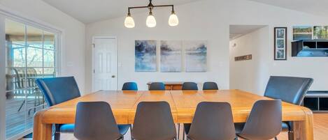 House, Multiple Beds, Patio (LAKE Whisper Haven)