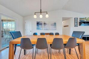 Hus, flere senger, terrasse (LAKE Whisper Haven)