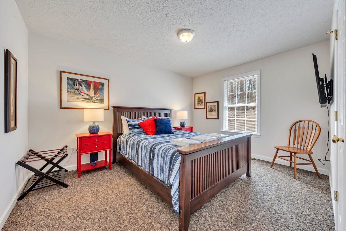 House, Multiple Beds, Patio (LAKE Whisper Haven)