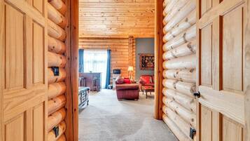 House, Multiple Beds, Hot Tub (LAKE Liberty Pines) | Interior