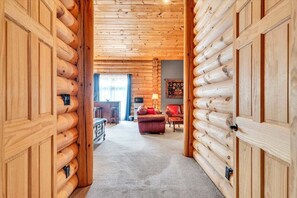 Nhà, nhiều giường, bồn tắm nước nóng (LAKE Liberty Pines) | Nội thất