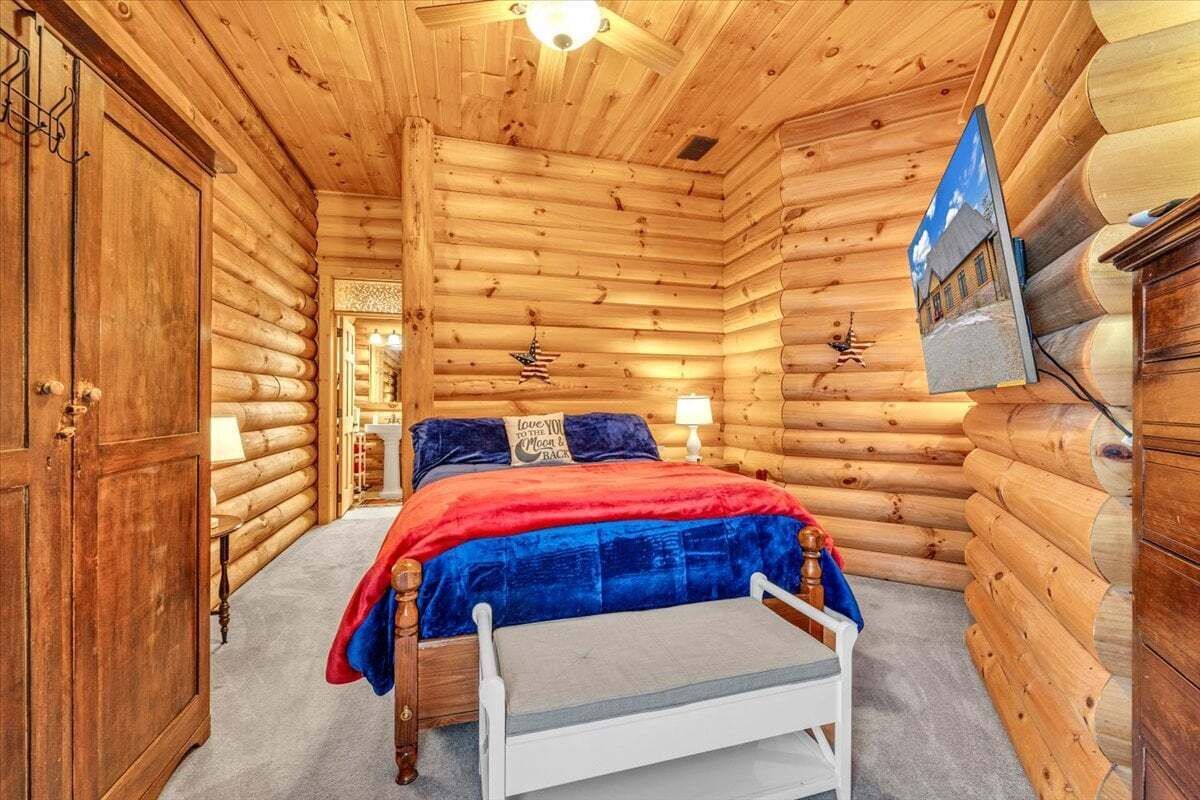 House, Multiple Beds, Hot Tub (LAKE Liberty Pines)