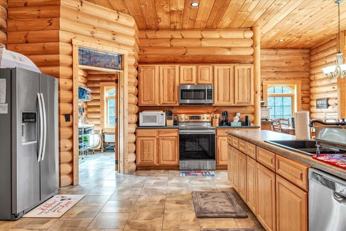 House, Berbilang Katil, Hot Tub (LAKE Liberty Pines) | Dapur peribadi