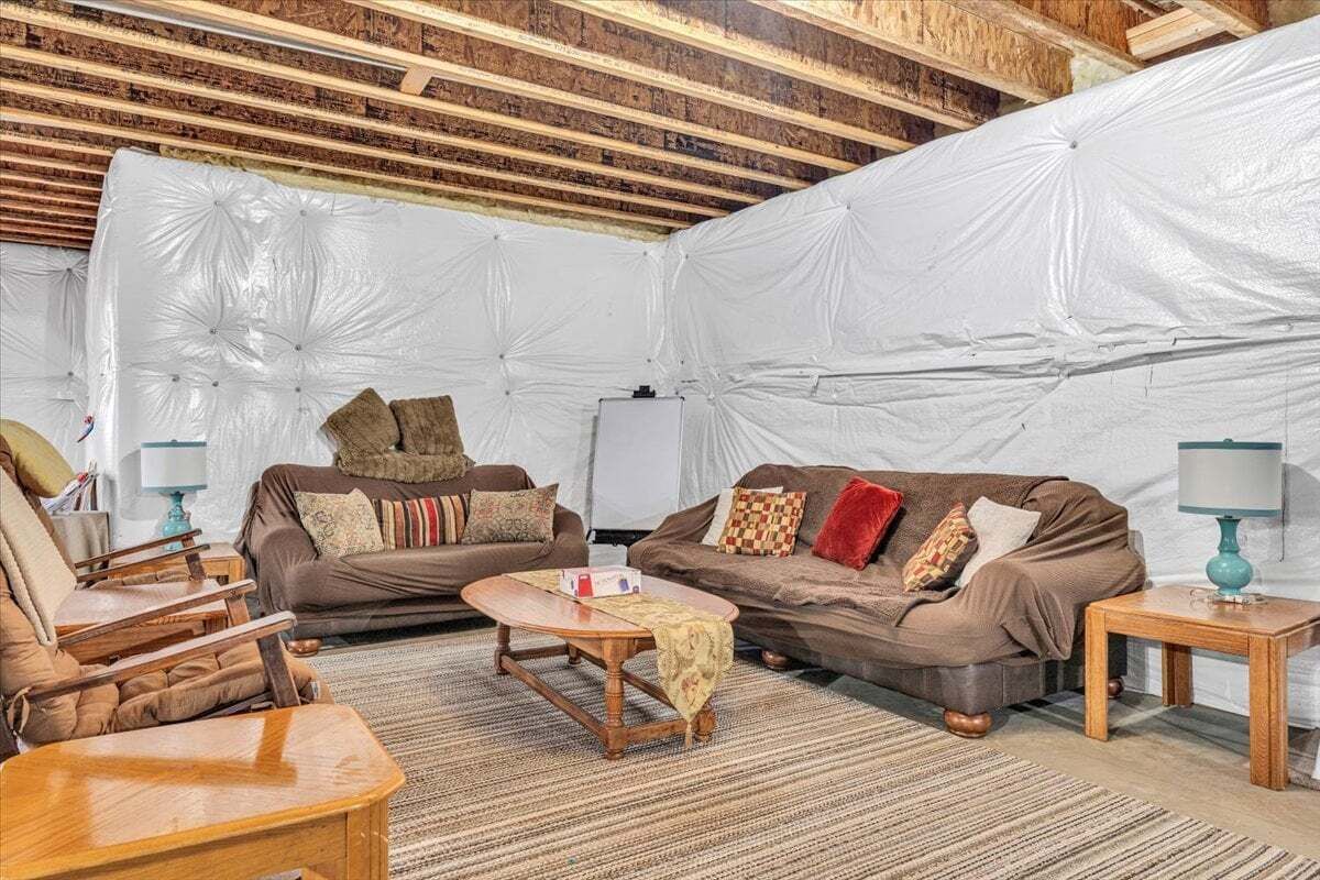 House, Multiple Beds, Hot Tub (LAKE Liberty Pines) | Living area