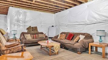 House, Multiple Beds, Hot Tub (LAKE Liberty Pines) | Living area