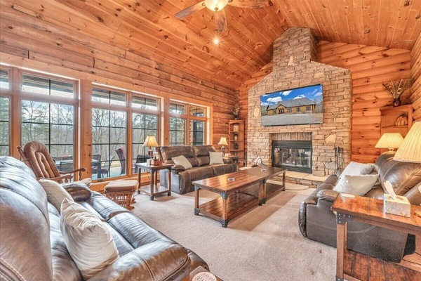 House, Multiple Beds, Hot Tub (LAKE Liberty Pines) | Living area