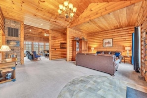 Living area - Liberty Pines - Lakefront Log Home, Swim Spa & Game Room (Moneta)