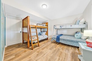 House, Multiple Beds, Hot Tub (LAKE Point Retreat)