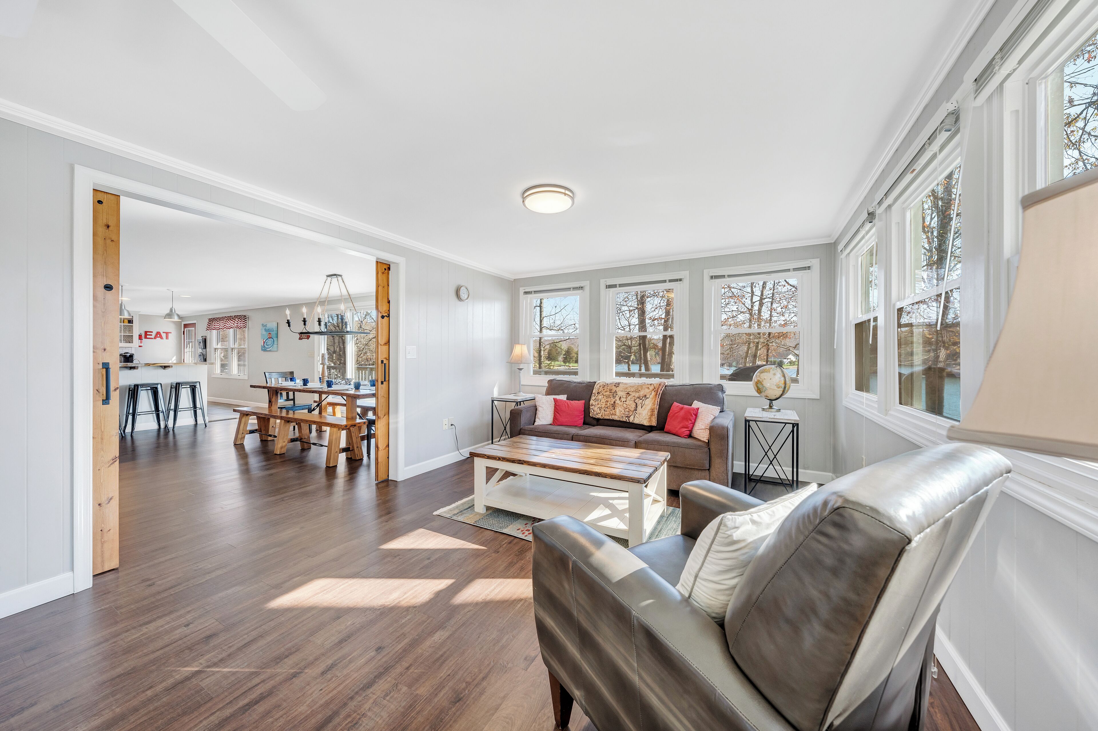 House, Multiple Beds, Hot Tub (LAKE Point Retreat) | Living area