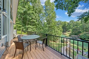 Outdoor dining - Lake Pleasant - Lakefront, Private Dock, Game Room (Huddleston)