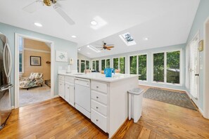 Nhà, nhiều giường, sân hiên (LAKE Pleasant) | Nội thất